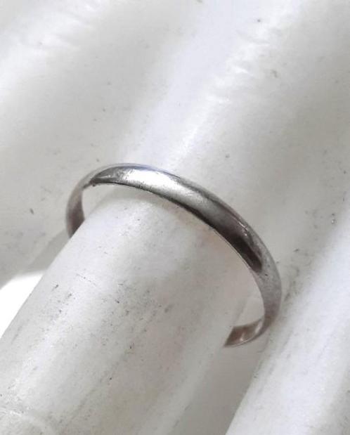Smalle zilveren unisex ring, merkjes, Sieraden, Tassen en Uiterlijk, Ringen, Zo goed als nieuw, Dame of Heer, 19 tot 20, Zilver