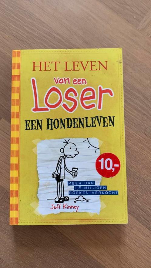Jeff Kinney - Een hondenleven, Boeken, Kinderboeken | Jeugd | 10 tot 12 jaar, Zo goed als nieuw, Ophalen of Verzenden