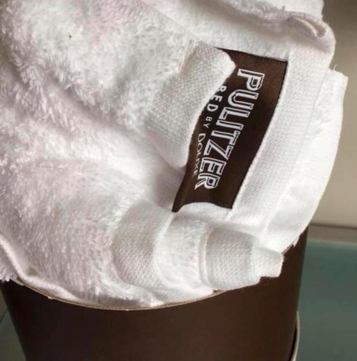 Douxen Hotel Handdoek - Pulitzer Edition, Huis en Inrichting, Badkamer | Badtextiel en Accessoires, Nieuw, Handdoek, Wit, Ophalen of Verzenden