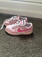 NIKE DUNK LOW TRIPLE PINK maat 30, Meisje, Ophalen of Verzenden, Zo goed als nieuw, Nike