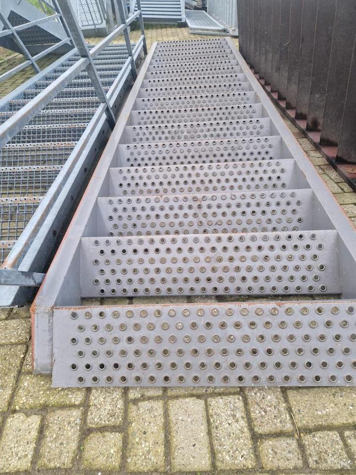 Diverse Trappen en Ladders - Overcompleet, Doe-het-zelf en Verbouw, Steigers, Gebruikt, Overige typen, 2 tot 5 meter, Ophalen