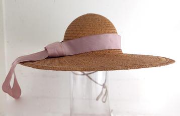 hoeden en kepi voor dames beschikbaar voor biedingen