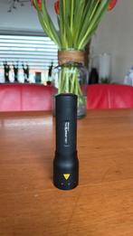 LED LENSER P7.2 ca 320 lumen - 4x AAA batterijen, Ophalen of Verzenden, Nieuw, Batterij