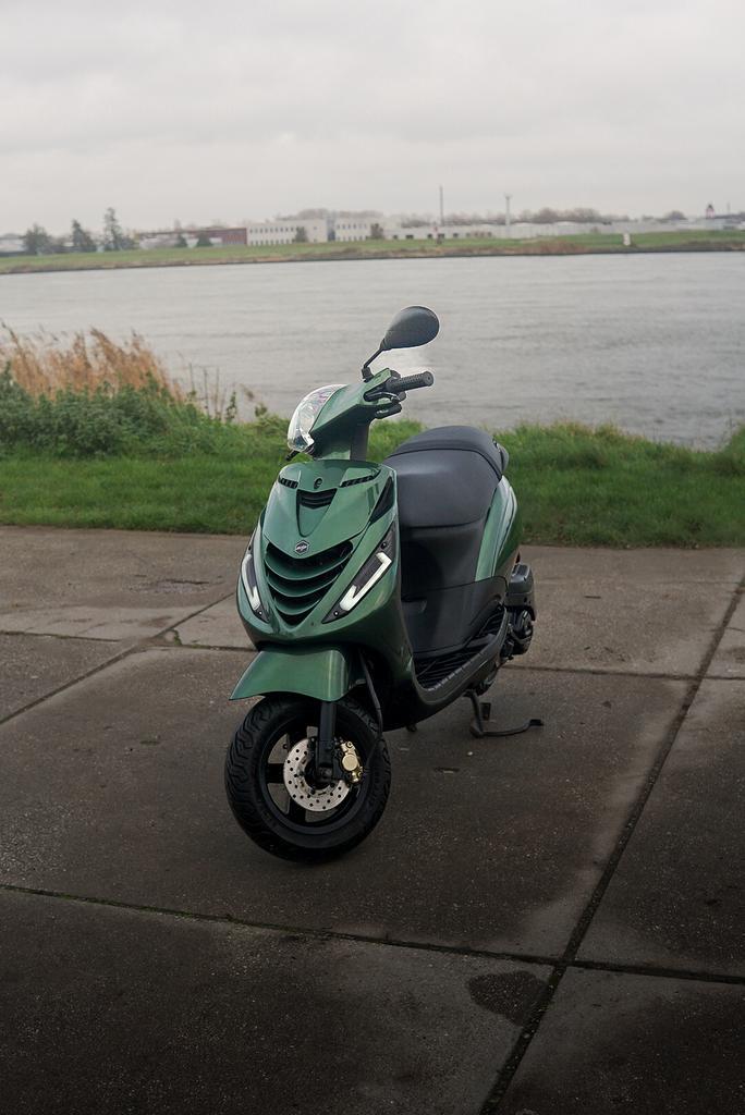 Piaggio Zip 4T 2V 2014, Fietsen en Brommers, Scooters | Piaggio, Zo goed als nieuw, Zip, Maximaal 25 km/u, Benzine, Ophalen