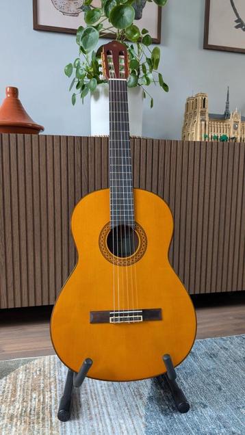 Yamaha C80 klassieke gitaar met standaard, nieuwstaat beschikbaar voor biedingen