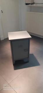 Metalen nachtkastje/bijzettafel, Huis en Inrichting, Kasten | Lockerkasten, Ophalen, Gebruikt, Industrieel