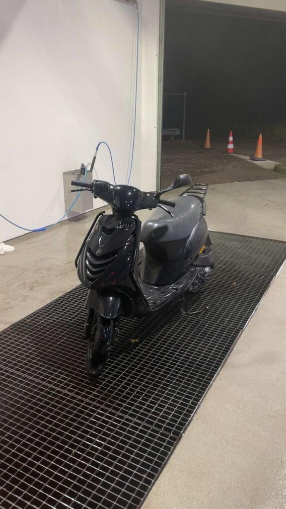 Piaggo zip 80cc malossi, Fietsen en Brommers, Scooters | Piaggio, Zo goed als nieuw, Zip, Benzine, Ophalen of Verzenden