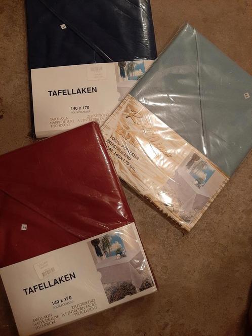 3 x gloednieuwe tafelkleden  140 x 170cm, Huis en Inrichting, Tafelkleden, Nieuw, Rechthoek, Ophalen