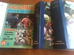 voetbalboeken- Voetbal International 1983-84 in 3 mappen(44, Balsport, Ophalen of Verzenden, Zo goed als nieuw
