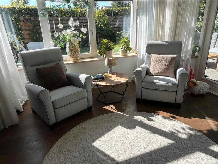 2 relax fauteuils , lichtgrijs Ikea ( Muren), Huis en Inrichting, Fauteuils, Zo goed als nieuw, 50 tot 75 cm, 75 tot 100 cm, Ophalen of Verzenden
