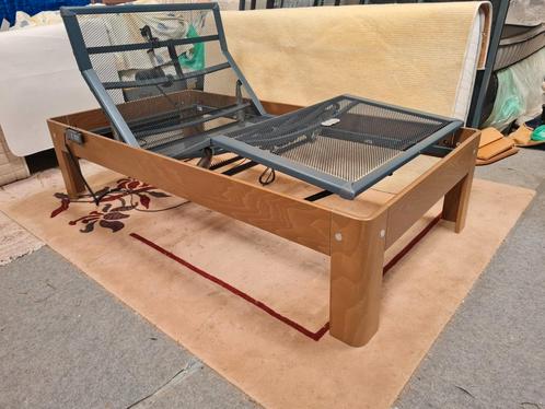 ELEKTRISCHE AUPING AURONDE MET 3 MOTOREN 100-200 MET MATRAS, Huis en Inrichting, Slaapkamer | Bedden, Gebruikt, 200 cm, Hout, Wit