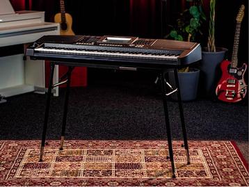 Veel keyboards en accessoires op voorraad beschikbaar voor biedingen