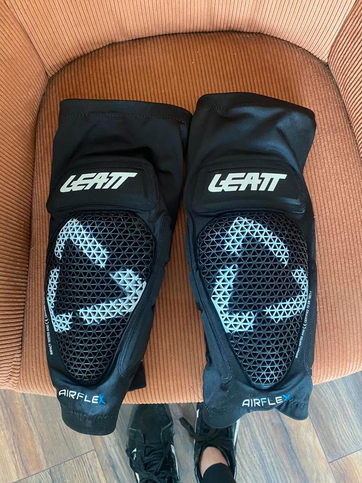 Bmx knee sleeves maat S/M LEATT, Fietsen en Brommers, Fietsen | Crossfietsen en BMX, Ophalen of Verzenden
