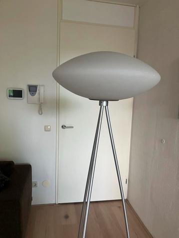 Vintage Staande Lamp Melkglas beschikbaar voor biedingen
