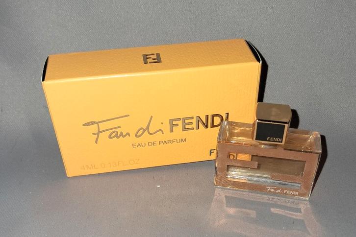 Luxe parfum mini Fendi Fandi + doosje, Verzamelen, Parfumverzamelingen, Zo goed als nieuw, Miniatuur, Gevuld, Ophalen of Verzenden