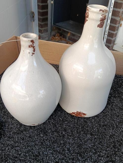 Twee leuke vaasjes van Riverdale. Gebroken wit., Huis en Inrichting, Woonaccessoires | Vazen, Gebruikt, Wit, Minder dan 50 cm