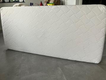 Matras ( bijna nieuw)  beschikbaar voor biedingen