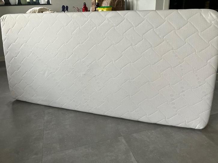 Matras ( bijna nieuw), Huis en Inrichting, Slaapkamer | Matrassen en Bedbodems, Zo goed als nieuw, Matras, 90 cm, 200 cm, Eenpersoons