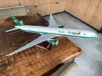 B777-300 Saudia Retro schaal 1/100 nieuw in doos, Ophalen of Verzenden, Nieuw, Schaalmodel