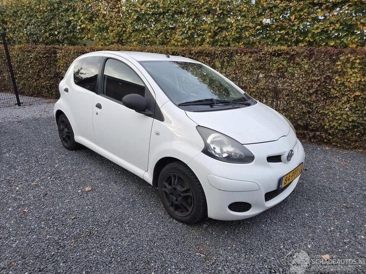 Toyota Aygo 1.0-12V Cool (bj 2011), Auto diversen, Schadeauto's, Toyota, Handgeschakeld, Benzine, Hatchback, Wit