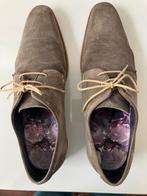 Nette taupe suède veterschoen maat 44, Ophalen of Verzenden, Gedragen, Overige kleuren