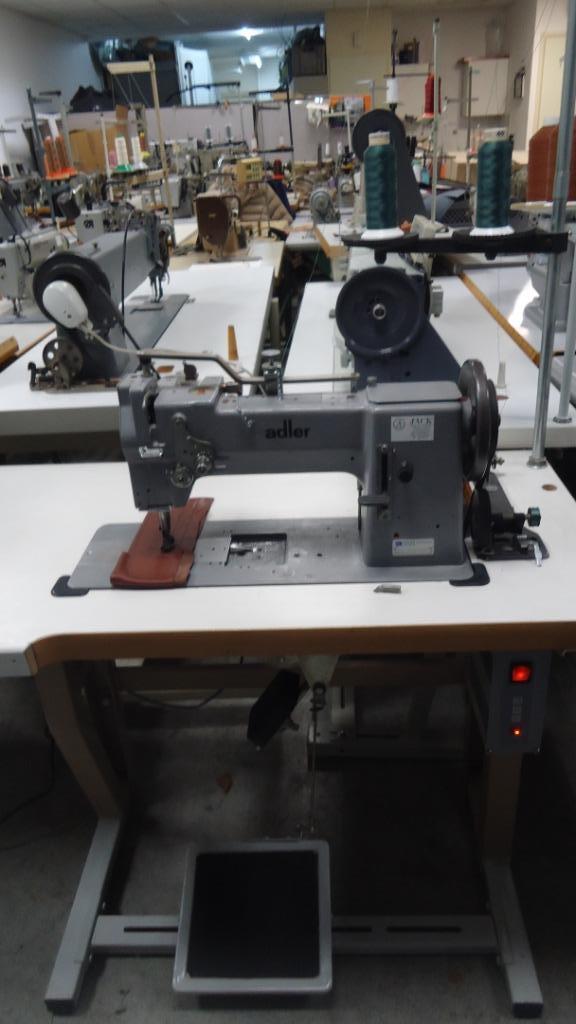Industrie Naaimachine Adler 3 Voudig transport(Stappen motor, Hobby en Vrije tijd, Naaimachines en Toebehoren, Gebruikt, Naaimachine