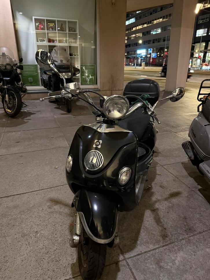 Agm Joy Blue Plate, Fietsen en Brommers, Scooters | SYM, Zo goed als nieuw, Overige modellen, Benzine, Ophalen