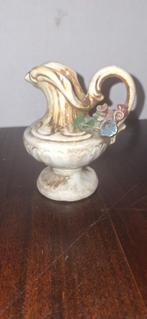 Antiek vintage capodimonte porseleinen vaasje/kannetje, Antiek en Kunst, Antiek | Porselein, Ophalen of Verzenden