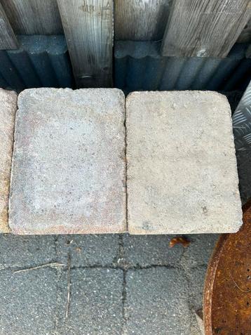 Straatstenen 1.4 m2 beschikbaar voor biedingen
