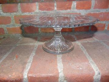 Oude taartschotel op voet 27 cm beschikbaar voor biedingen