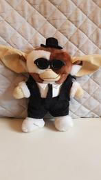 Gizmo knuffel in pak en zonnebril, Men in Black versie. 4A25