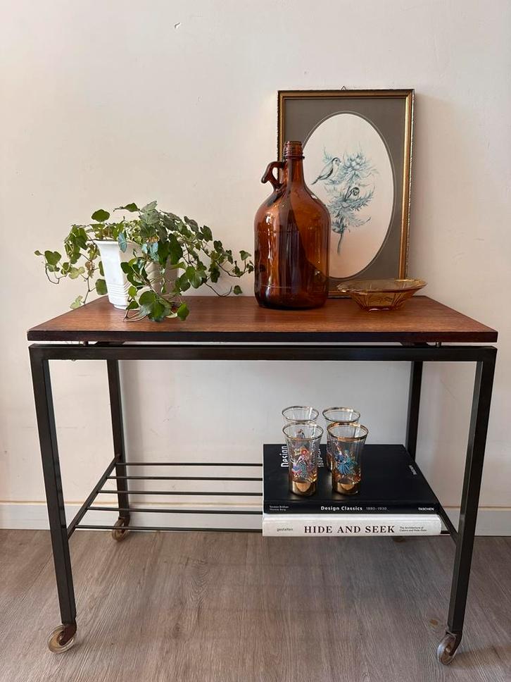 Jaren 60 vintage serveertafeltje bijzettafeltje, Huis en Inrichting, Tafels | Sidetables, Gebruikt, 25 tot 50 cm, 50 tot 100 cm