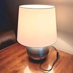 Tafellamp met zilveren voet (H = 44 cm, B = 32 cm), Huis en Inrichting, Lampen | Tafellampen, Minder dan 50 cm, Metaal, Zo goed als nieuw