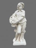 Tuinbeeld jongen met oogstmand 120cm hoog, Tuin en Terras, Ophalen, Nieuw, Beton, Mensenbeeld