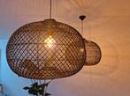 2 x rotan hanglamp zwart, Huis en Inrichting, Lampen | Hanglampen, Zo goed als nieuw, Hout, 50 tot 75 cm, Ophalen