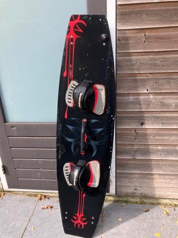 Naish Kitesurf Board en Kite - Gebruikt beschikbaar voor biedingen