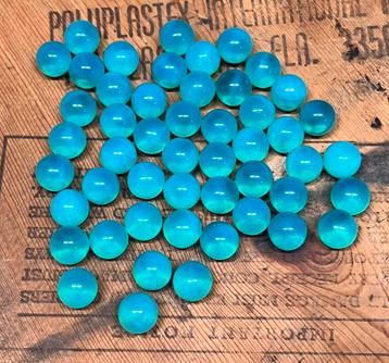 Blue Uranium glass marbles beschikbaar voor biedingen
