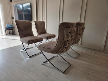4 Fluweel Taupe Eetkamerstoelen - Gecapitonneerd beschikbaar voor biedingen