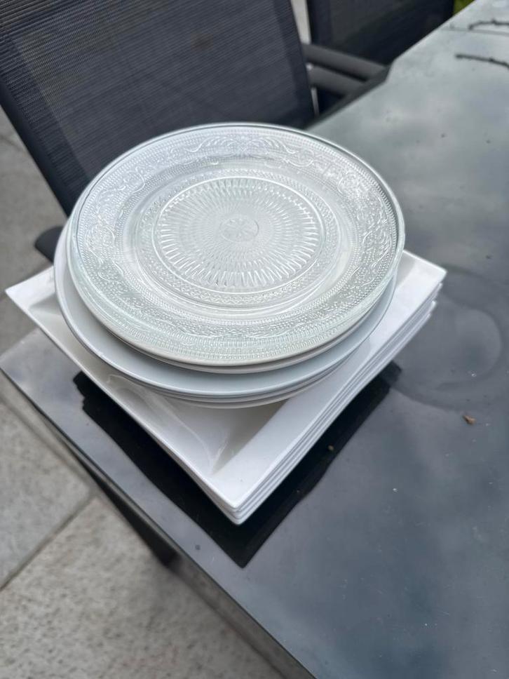 Gratis af te halen: Diverse Borden, Huis en Inrichting, Keuken | Servies, Gebruikt, Bord(en), Effen, Glas, Ophalen