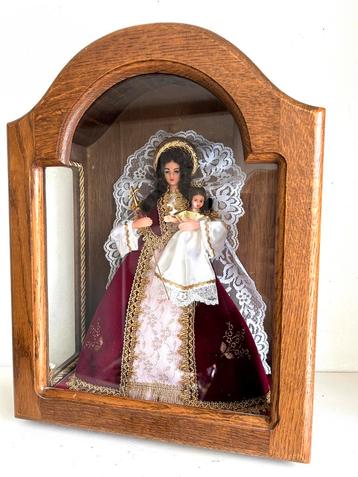 Vintage vitrine met beeld pop Maria en kind Madonna 42 cm beschikbaar voor biedingen
