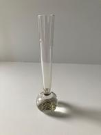 SPIJKERBOL vaasje luchtbellen in bolle voet jaren 50/60, Antiek en Kunst, Antiek | Glas en Kristal, Ophalen of Verzenden