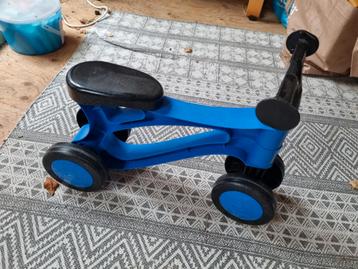 Gratis klein loopfietsje beschikbaar voor biedingen