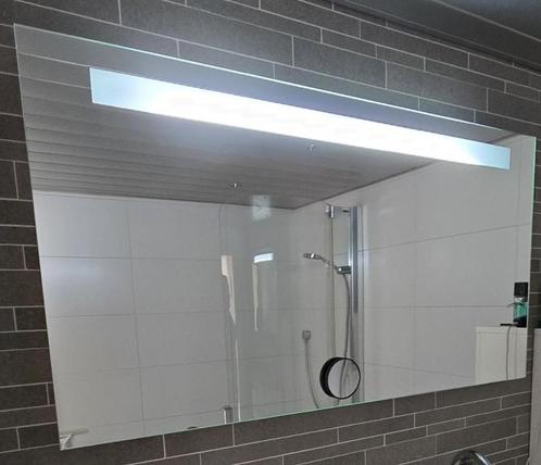 Badkamer spiegel met verlichting, Huis en Inrichting, Badkamer | Badkamermeubels, Gebruikt, Overige typen, Minder dan 100 cm, 100 tot 150 cm