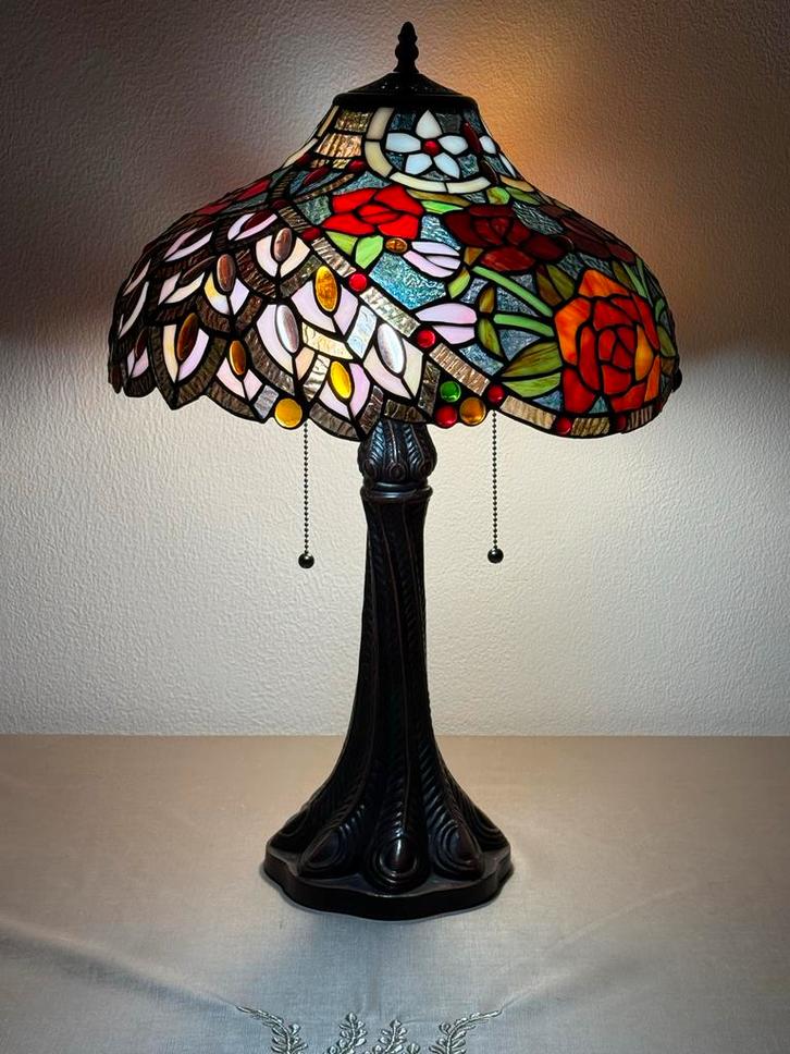 Tiffany Lamp Pauw rozentuin - Prachtige Stijlvolle Lamp, Huis en Inrichting, Lampen | Vloerlampen, Nieuw, Minder dan 100 cm, Glas