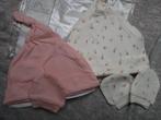 Nr.89: Leuke Baby mutsjes en wanten Roze en bloemen motief N, Kinderen en Baby's, Babykleding | Maat 68, Nieuw, Meisje, Ophalen of Verzenden