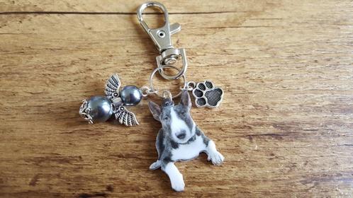 Sleutelhanger Bag charm Bull terriër met beschermengeltje, Hobby en Vrije tijd, Kralen en Sieraden maken, Nieuw, Hanger, Verzenden