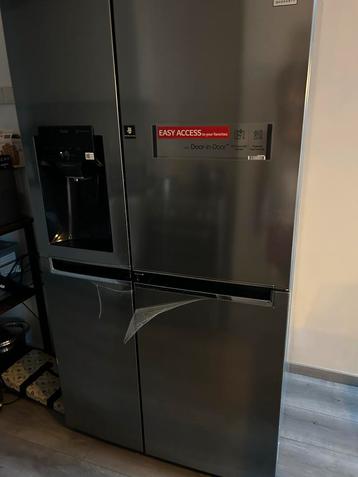 Grote Koelkast met Waterdispenser beschikbaar voor biedingen