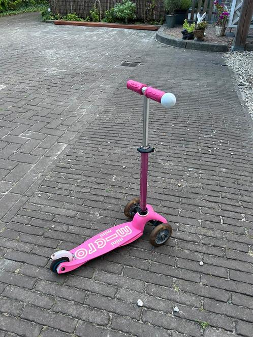 Micro Step Mini Deluxe Magic roze met led wielen + stuur, Fietsen en Brommers, Steps, Zo goed als nieuw, Gewone step, Ophalen of Verzenden