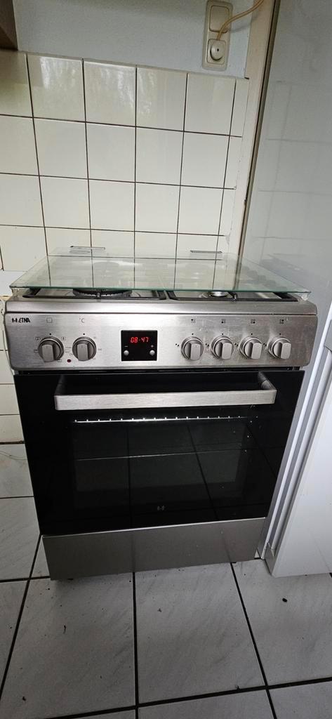 Fornuis AEG met hetelucht oven en wokbrander, Witgoed en Apparatuur, Fornuizen, Gebruikt, Vrijstaand, Gas, 4 kookzones, Minder dan 85 cm