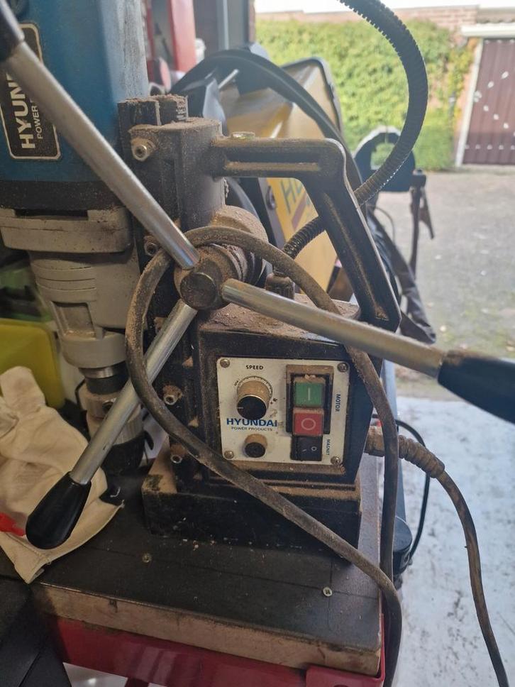 Magneetboormachine Hyundai - Goede Staat!, Doe-het-zelf en Verbouw, Gereedschap | Boormachines, Ophalen of Verzenden